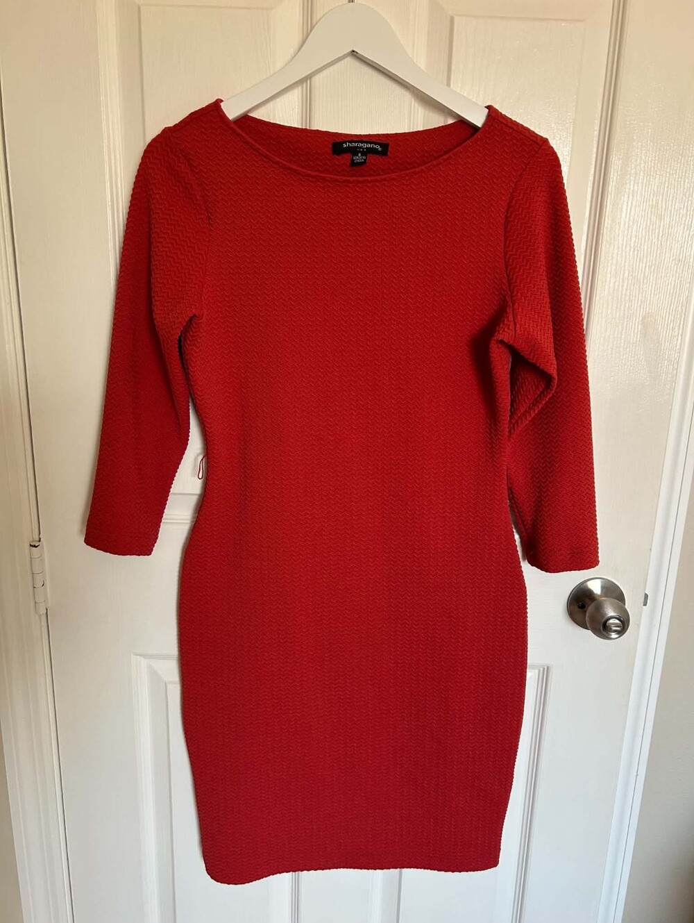 Sharagano Red Textured Stretch Sheath Dress Size 6 3/4 Sleeve